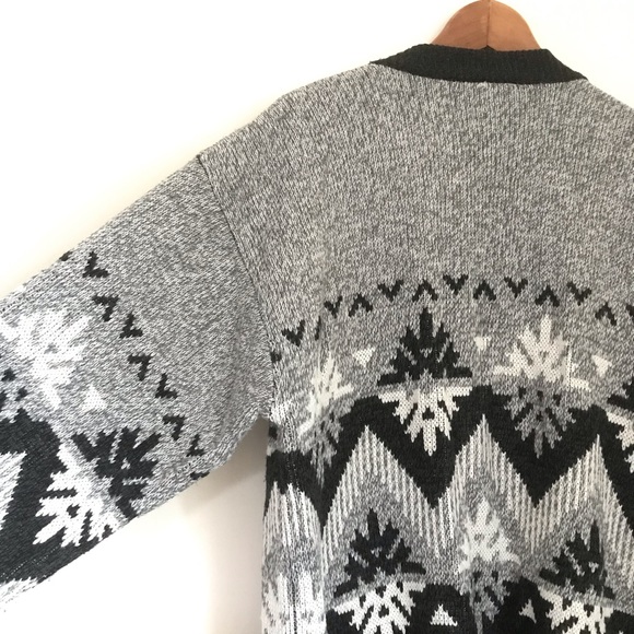 Botany Bay Traders Sz XL Knit Oversized Button Up V Neckline Winter Snowflake - Picture 7 of 10